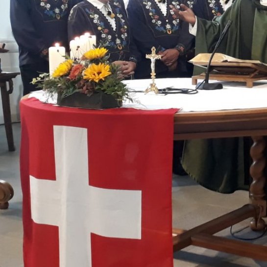 Altar mit Schweizerfahne